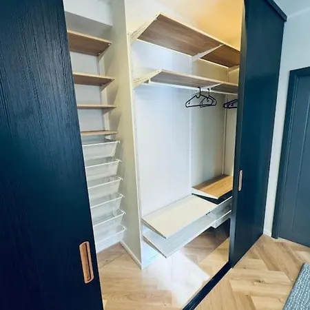 Apartment Elegant 1-bedroom Haven With Parking *